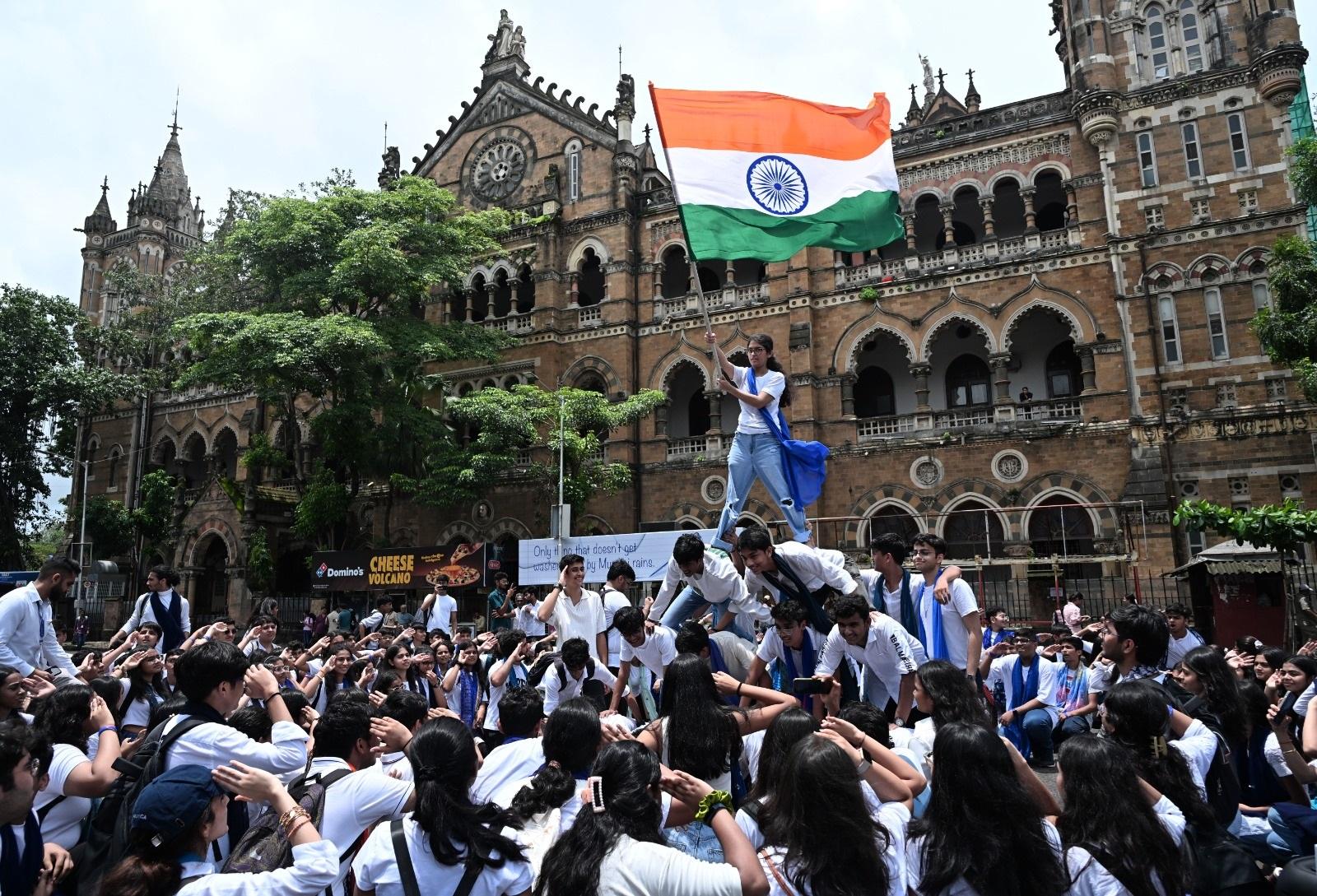 इस प्रेरणादायक आयोजन ने न केवल सीएसटी पर उपस्थित लोगों के दिलों में देशभक्ति की भावना को प्रबल किया, बल्कि स्वतंत्रता दिवस के जश्न को एक नई ऊंचाई भी प्रदान की. 