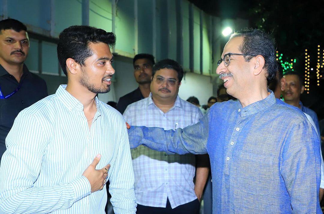 उन्होंने भी स्वप्निल और उनके कोचों की प्रशंसा की और इस उपलब्धि को महाराष्ट्र और भारत के लिए गर्व का क्षण बताया. स्वप्निल कुसाले ने इस सम्मान के लिए अपनी खुशी और आभार व्यक्त किया और कहा कि यह सम्मान उनके लिए आगे और भी बेहतर प्रदर्शन करने की प्रेरणा बनेगा. 