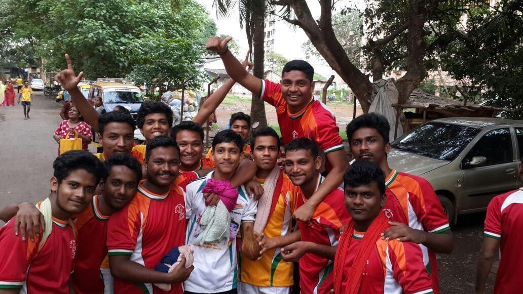 दही हांडी फोड़ने के लिए `टेन इलेवन स्पोर्ट्स क्लब` के युवा गोविंदा ने न केवल शारीरिक ताकत बढ़ाई है बल्कि टीम के रूप में काम करने की क्षमता पर भी ध्यान दिया है. 