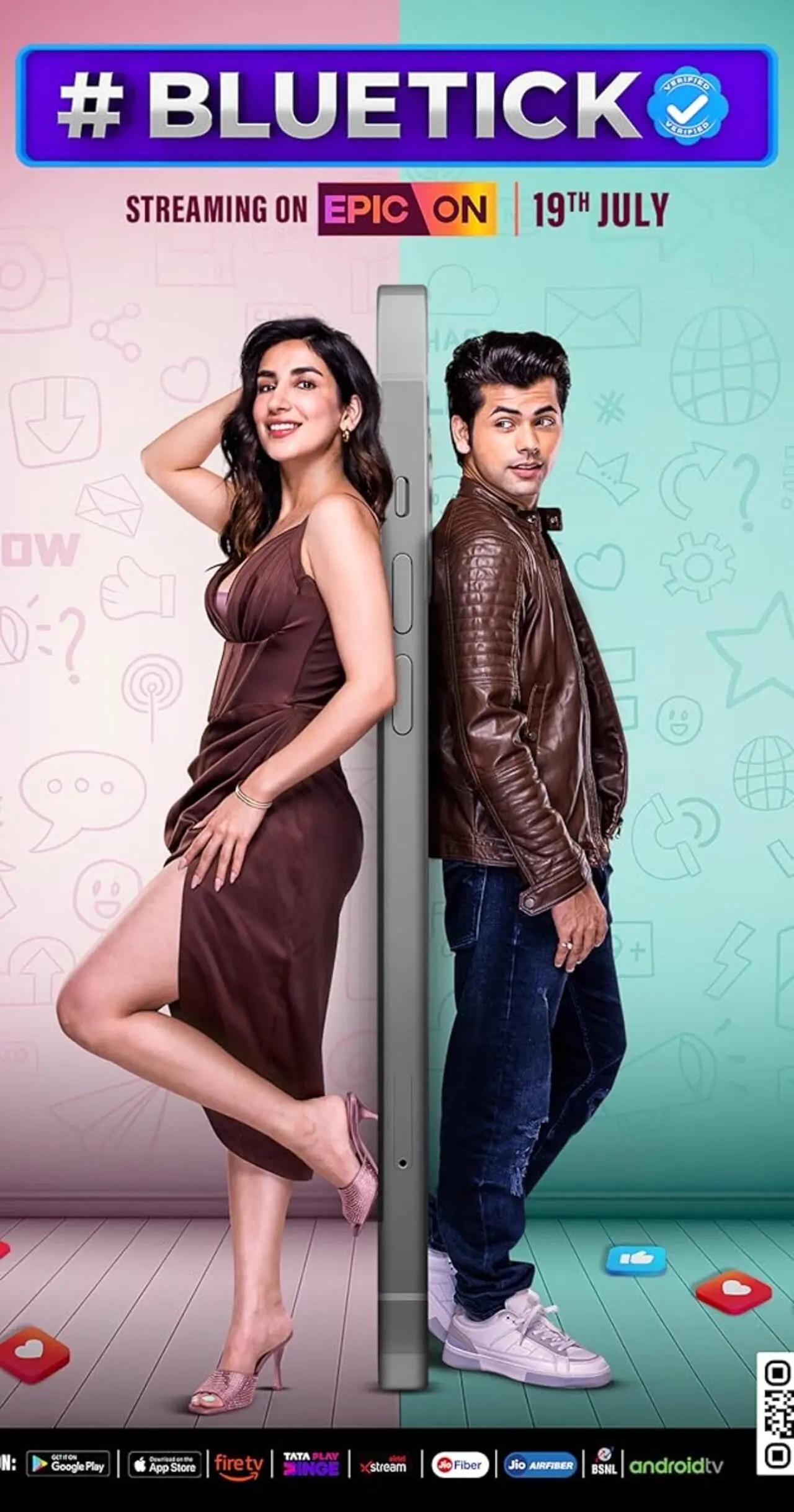 `ब्लू टिक` सोशल मीडिया के अंधेरे पक्ष और ऑनलाइन मान्यता की खोज को दर्शाती है. यह सीरीज दर्शाती है कि कैसे जेन जेड अक्सर सोशल मीडिया पर एक ऐसी जिंदगी पेश करता है जो वास्तविकता से लगभग विपरीत होती है, और यह सब सिर्फ लाइक पाने के लिए होता है