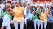 उद्धव ठाकरे ने बाबा आढाव से आंदोलन समाप्त करने की अपील की और अपने हाथों से उन्हें पानी पिलाकर उनका अनशन खत्म कराया. 