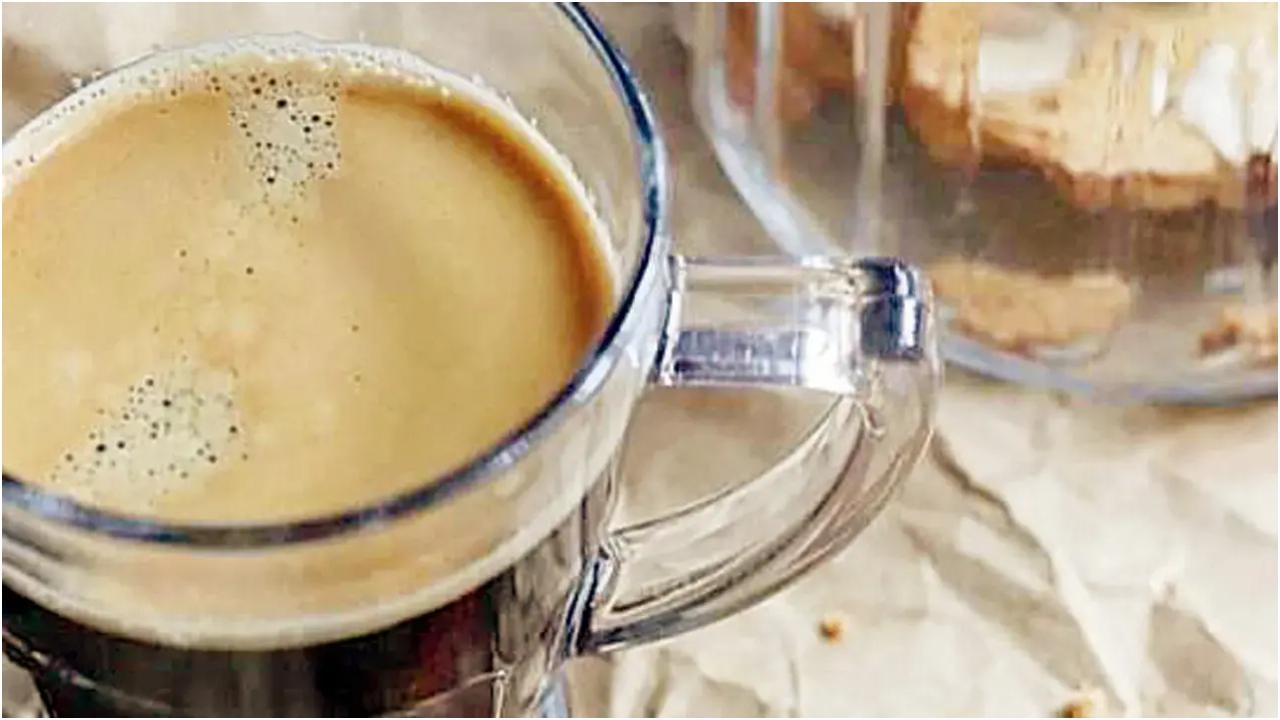 यूरोपीय ट्विस्ट
यहाँ उपनगरीय मुंबई के बीचोबीच एक कैफ़े है जो यूरोपीय शैली का सौंदर्य प्रदान करता है, जिसमें कोल्ड कॉफ़ी और शाकाहारी विकल्पों की एक श्रृंखला है. डेट, दोस्ताना मुलाक़ात या दोपहर के ब्रेक के लिए यहाँ आएँ.
समय सुबह 8 बजे से रात 11.30 बजे तकअगस्त कैफे, सुंदरवन कॉम्प्लेक्स, शास्त्री नगर, अंधेरी पश्चिम में.@augustcafe.in पर लॉग ऑन करेंलागत 210 रुपये से शुरू