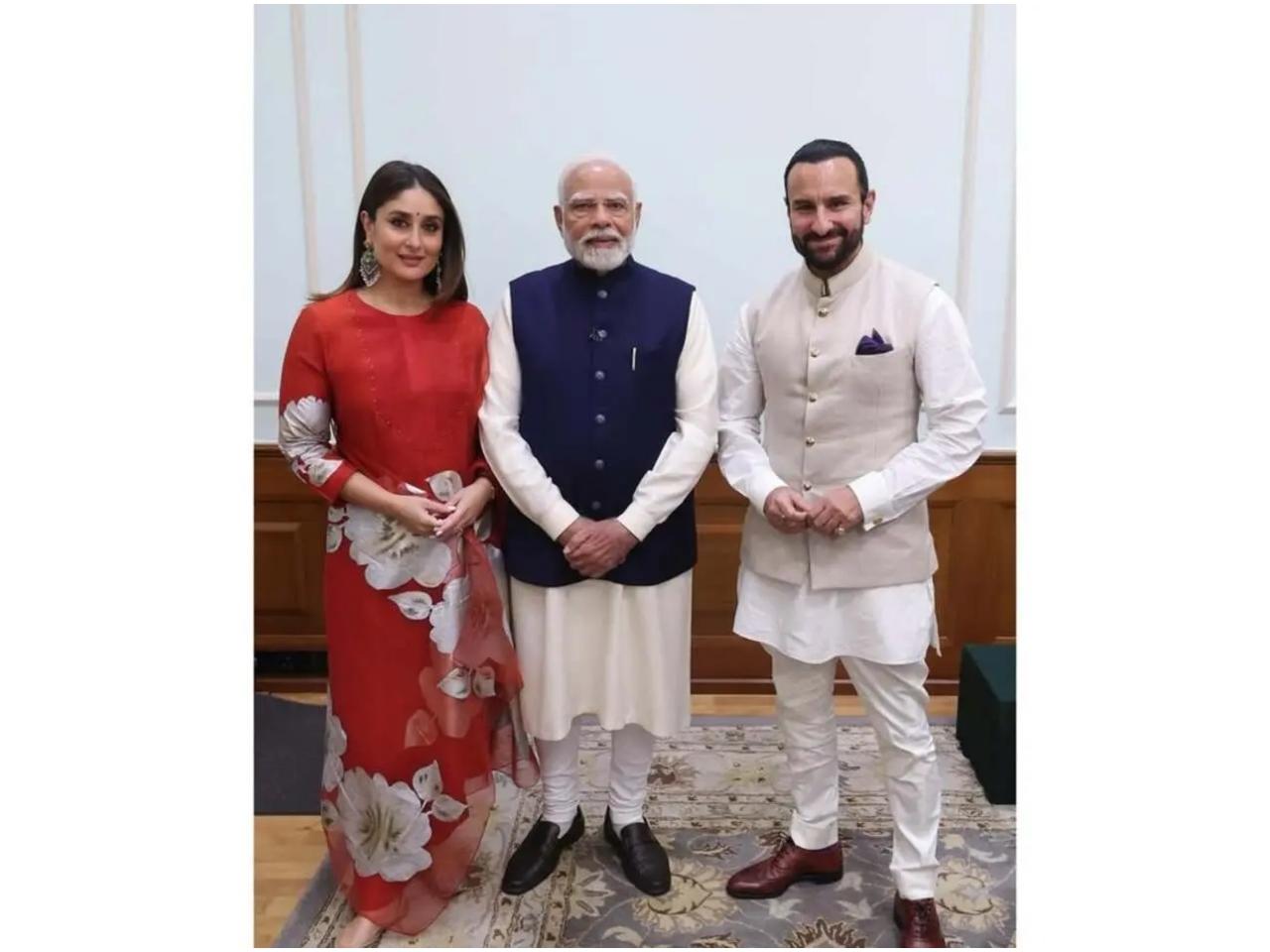 करीना कपूर और सैफ अली खान प्रधानमंत्री के साथ पोज देते हुए.