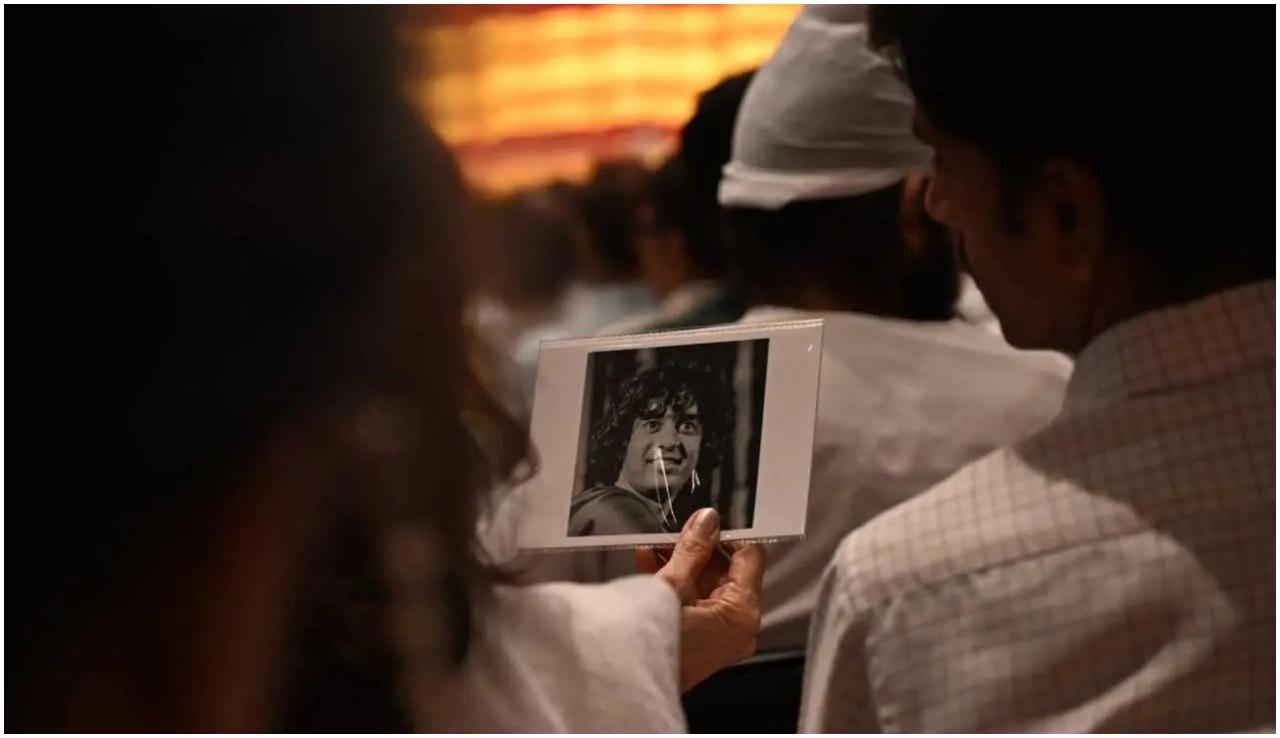 उनके काम को कई पुरस्कारों से सम्मानित किया गया है जैसे चार ग्रैमी पुरस्कार, पद्म श्री, पद्म भूषण और पद्म विभूषण, भारत सरकार संगीत नाटक अकादमी पुरस्कार, संगीत नाटक अकादमी फैलोशिप, रत्न सद्स्या, यूनाइटेड स्टेट्स नेशनल एंडोमेंट फॉर द आर्ट्स. उन्हें नेशनल हेरिटेज फ़ेलोशिप से भी सम्मानित किया गया, जो पारंपरिक कलाकारों और संगीतकारों को दिया जाने वाला सर्वोच्च पुरस्कार है.