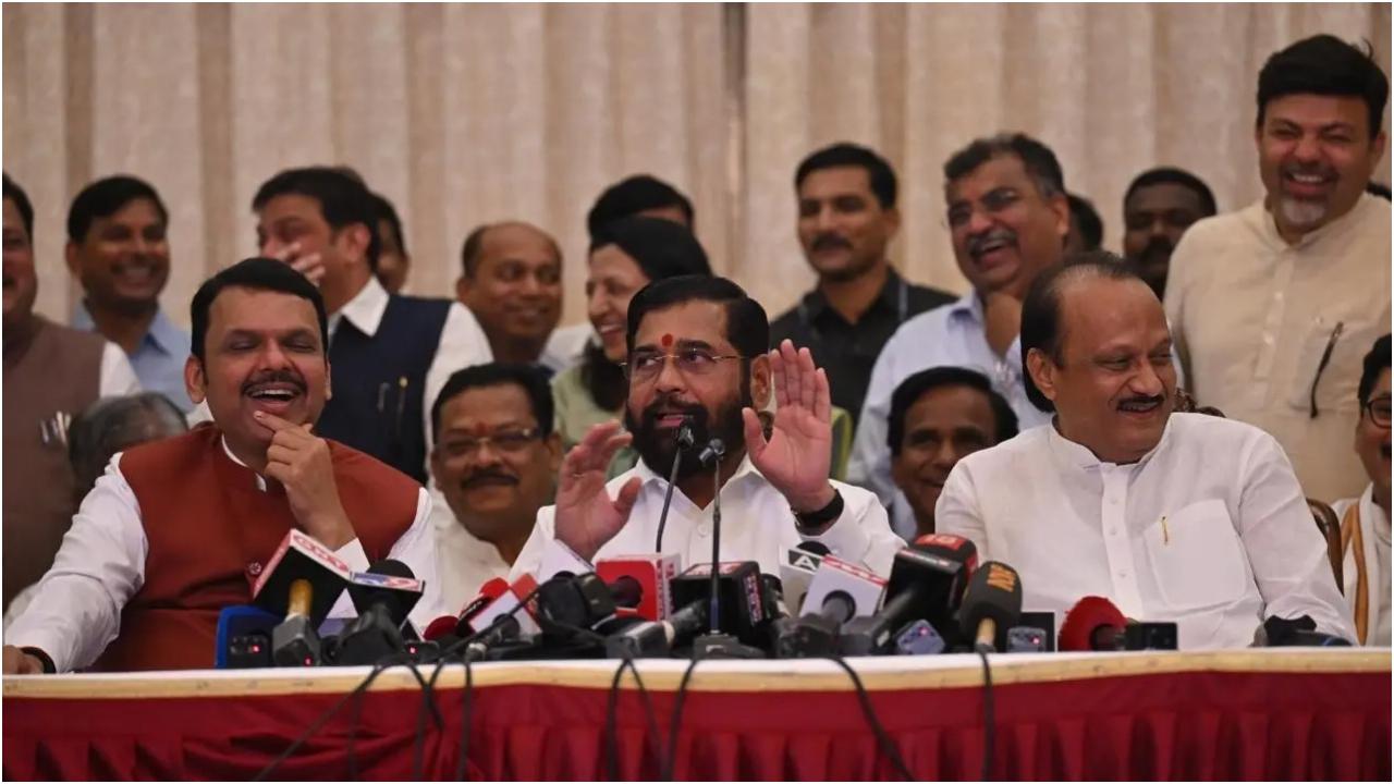 अजित पवार ने कहा कि नई सरकार एकजुट होकर काम करेगी, जबकि शिंदे ने कहा कि वह अपने ढाई साल के कार्यकाल से संतुष्ट हैं जिसमें कल्याणकारी उपायों और विकास के एजेंडे को संतुलित तरीके से आगे बढ़ाया गया.