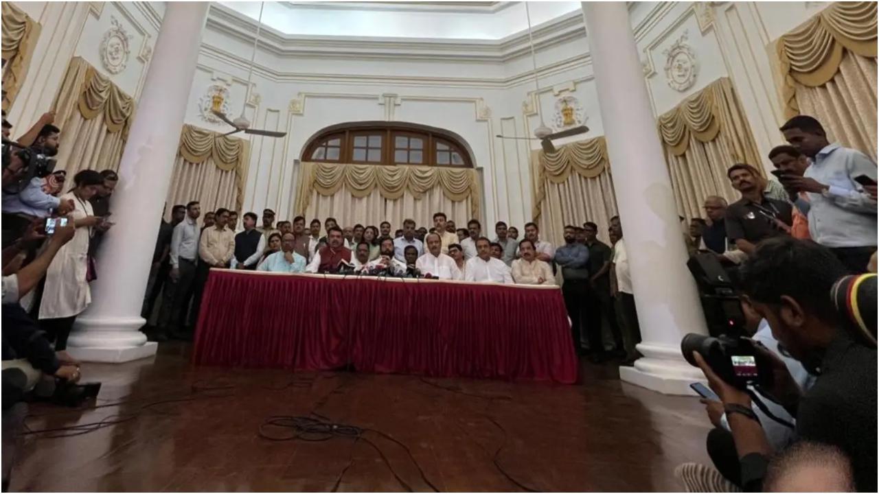 एनसीपी के अजित पवार ने कहा कि वह डिप्टी सीएम पद की शपथ लेंगे.
