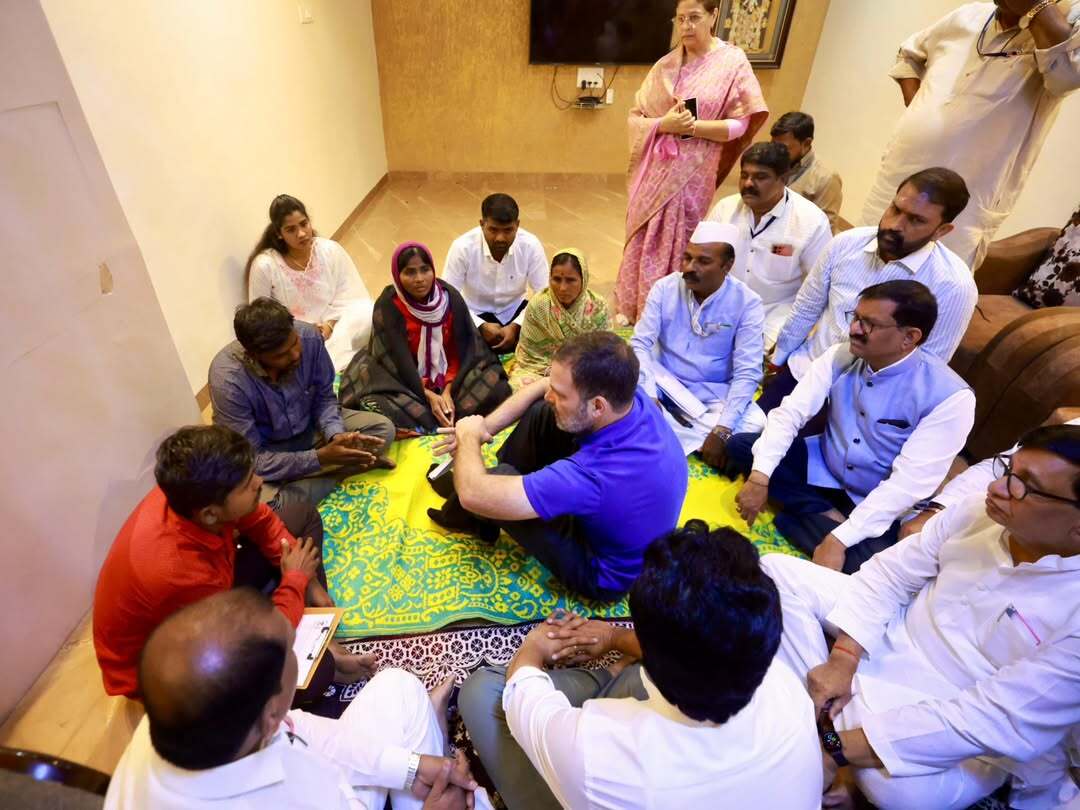पटोले ने कहा कि कांग्रेस इस मामले में मुख्यमंत्री के खिलाफ विशेषाधिकार हनन प्रस्ताव लाएगी. उन्होंने भाजपा सरकार पर आदिवासी, पिछड़े वर्ग और अल्पसंख्यकों के साथ अत्याचार करने का आरोप लगाते हुए कहा कि कांग्रेस इन अन्यायों के खिलाफ आवाज उठाएगी और पीड़ित परिवारों को न्याय दिलाने के लिए हर संभव प्रयास करेगी.