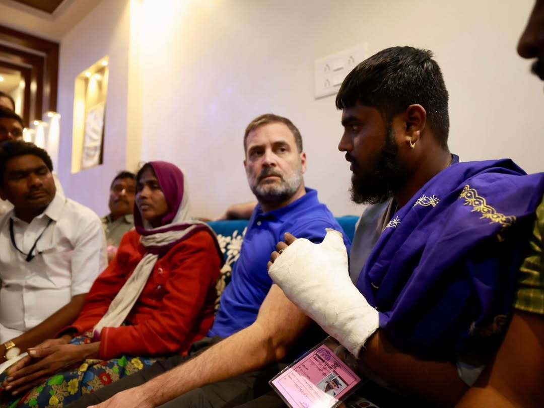 इस दौरान राहुल गांधी के साथ महाराष्ट्र प्रभारी रमेश चेन्निथला, प्रदेश अध्यक्ष नाना पटोले, बालासाहेब थोराट, अमित देशमुख, यशोमति ठाकुर, गोवा प्रभारी माणिकराव ठाकरे, और अन्य वरिष्ठ कांग्रेस नेता मौजूद थे. 