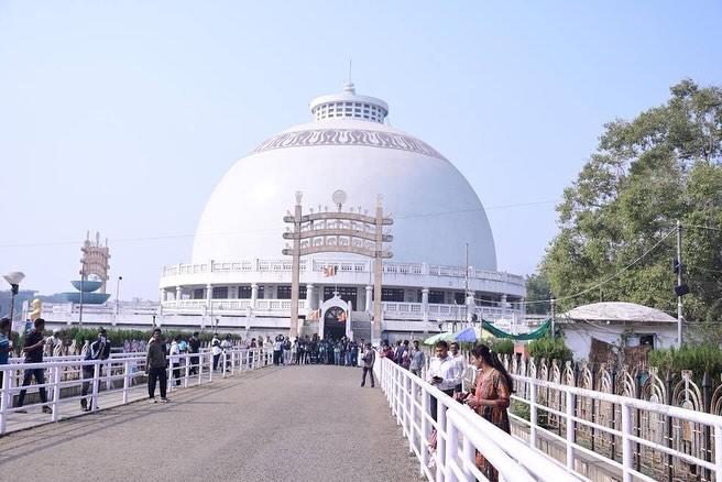 साथ ही, महायुति सरकार ने दादर की चैत्यभूमि के किनारे इंदु मिल में स्मारक को पूरा करने को भी प्राथमिकता दी है. 