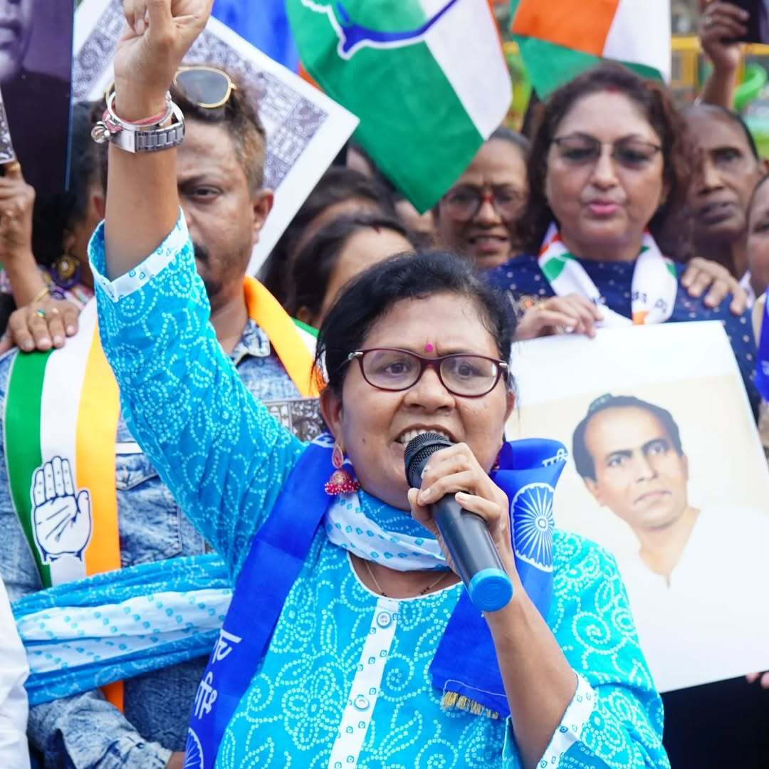 इस आंदोलन ने मुंबई में राजनीतिक माहौल गरमा दिया है और केंद्र सरकार पर दबाव बढ़ाने का संकेत दिया है. 