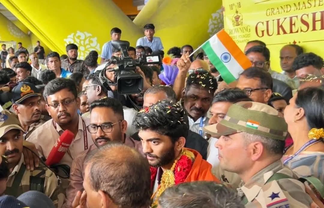 18 वर्षीय डी गुकेश ने अपने करियर की इस सबसे बड़ी जीत से न केवल भारत, बल्कि पूरी शतरंज की दुनिया को हैरत में डाल दिया है. 