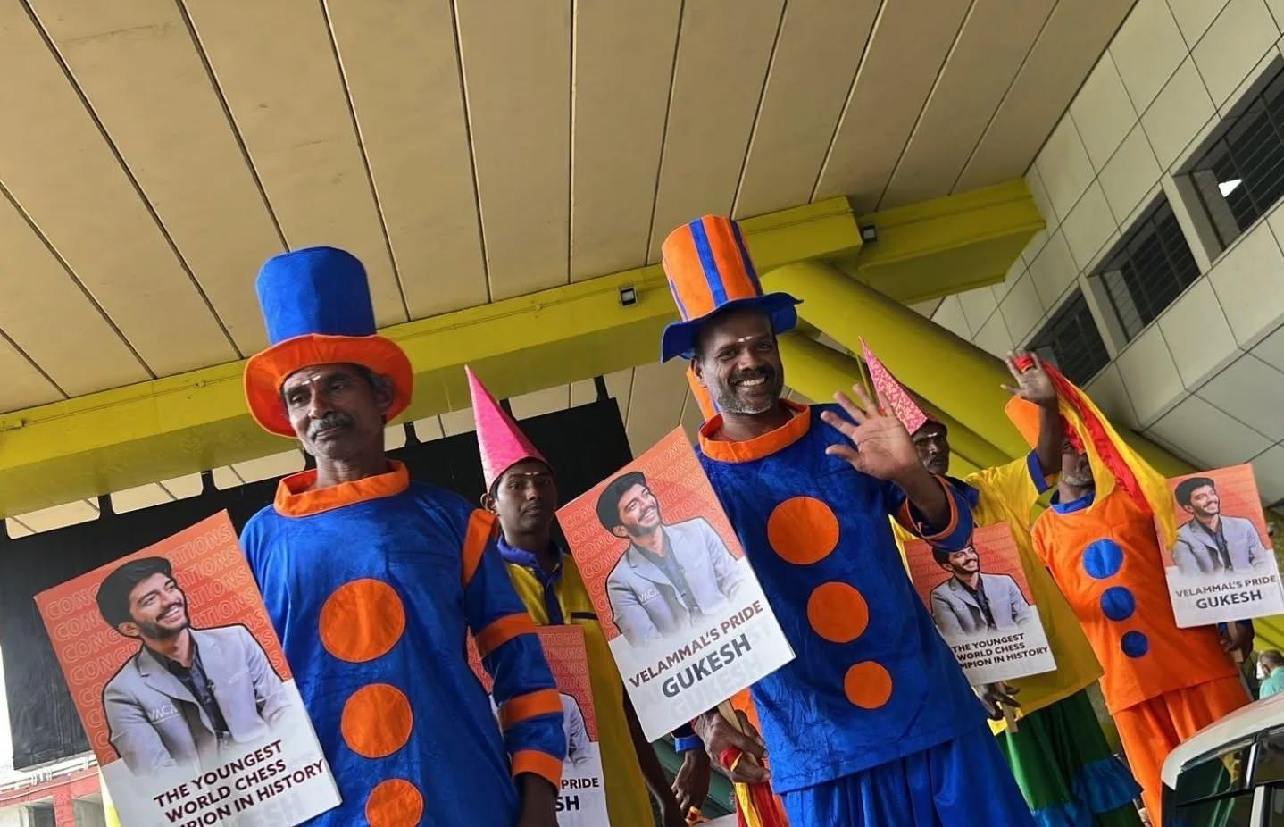 गुकेश ने टूर्नामेंट में अद्वितीय कौशल और बेहतरीन रणनीति का प्रदर्शन किया. उन्होंने कुल 14 मैचों के विश्व चैंपियनशिप मुकाबले में जबरदस्त मानसिक मजबूती और खेल के प्रति दृढ़ संकल्प दिखाया. उनकी इस जीत को भारतीय शतरंज के इतिहास का एक स्वर्णिम अध्याय माना जा रहा है.