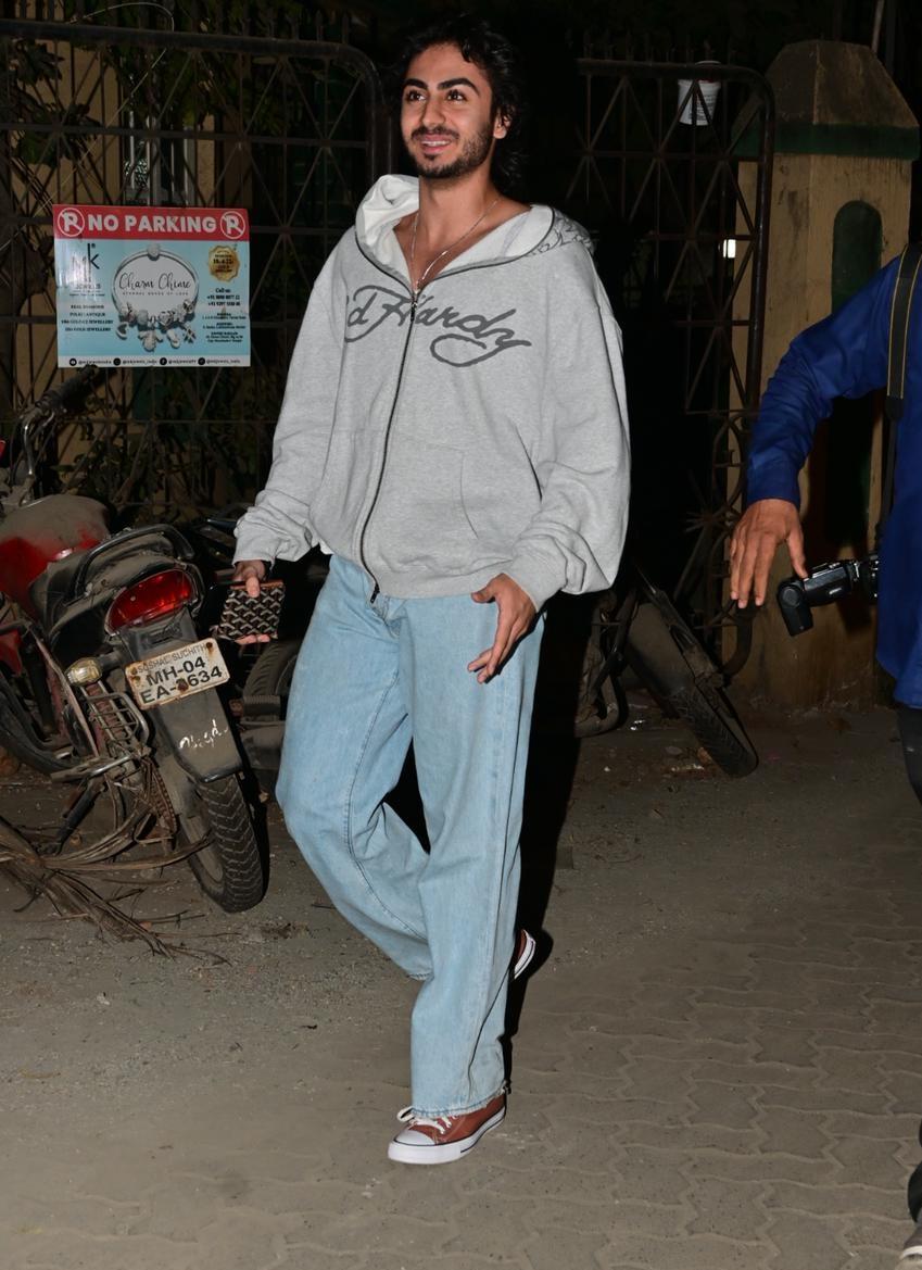 और अब जब मलाइका अरोड़ा के बेटे अरहान ने नई शुरुतात की है तो गर्ल गैंग का सेलिब्रेशन तो बनता है.