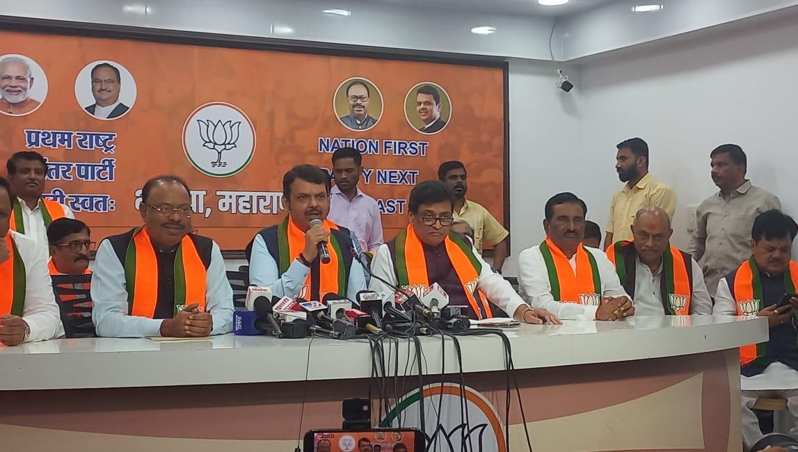 बीजेपी में शामिल होने के बाद मीडिया से बात करते हुए चव्हाण ने कहा कि `वह पूरी ताकत और जुनून के साथ बीजेपी के साथ काम करेंगे.`