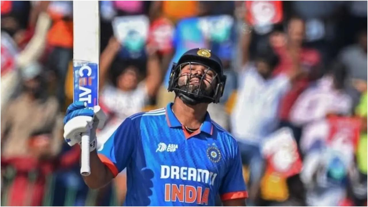 रोहित शर्मा
इस सूची में शीर्ष पर भारतीय कप्तान रोहित शर्मा हैं. स्टार भारतीय बल्लेबाज ने 13 नवंबर 2014 को ईडन गार्डन्स में श्रीलंका के खिलाफ 264 रन बनाए. उन्होंने 173 गेंदों में 264 रन की पारी खेली जिसमें 33 चौके और 9 छक्के शामिल थे.