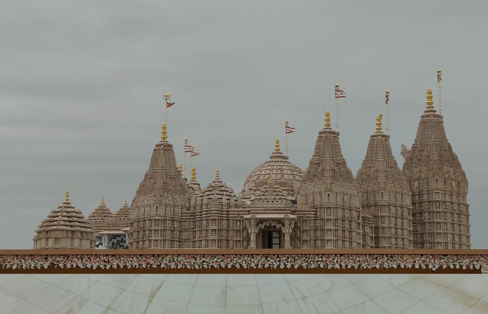 आज प्राण प्रतिष्ठा विधि भारतीय समयानुसार सुबह 8:45 बजे के बाद शुरू होने वाली है. जबकि शाम को भारतीय समयानुसार 6 बजे से 9:50 बजे तक लॉन्च समारोह आयोजित किया जाएगा.