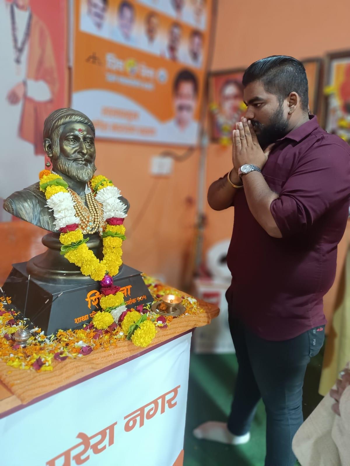इस अवसर पर बड़ी संख्या में शिवभक्त अलग-अलग कार्यक्रमों का आयोजन करते हैं.