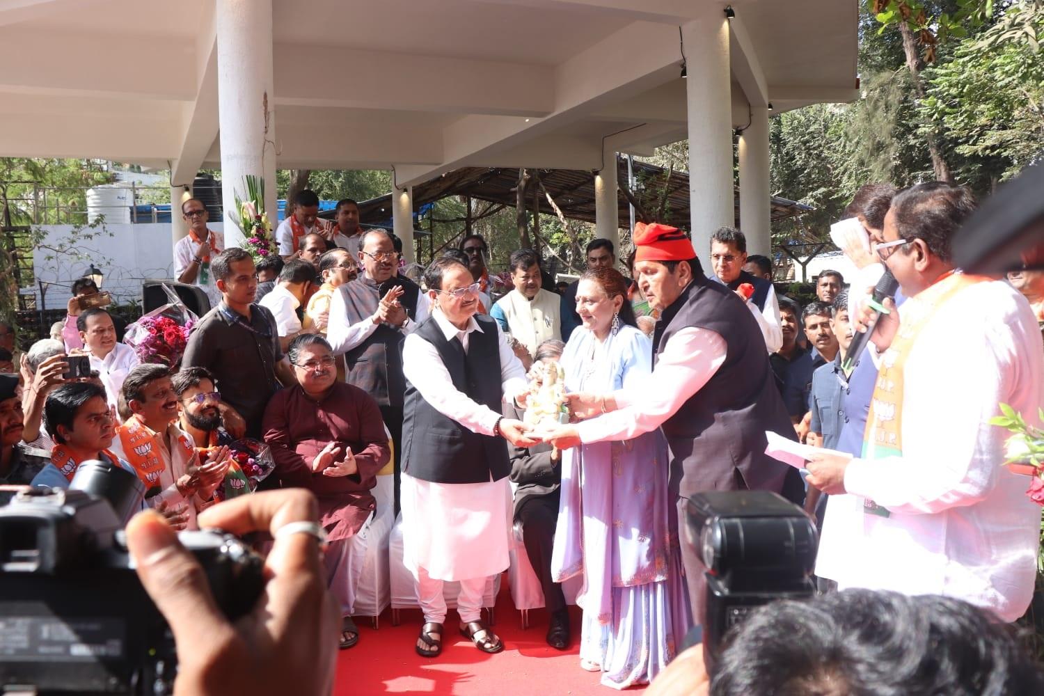 भाजपा के राष्ट्रीय अध्यक्ष जेपी नड्डा ने कहा कि वंशवादी राजनीति और भ्रष्टाचार विनाश की ओर ले जाएगा और भाजपा के विकास एजेंडे पर प्रकाश डाला.