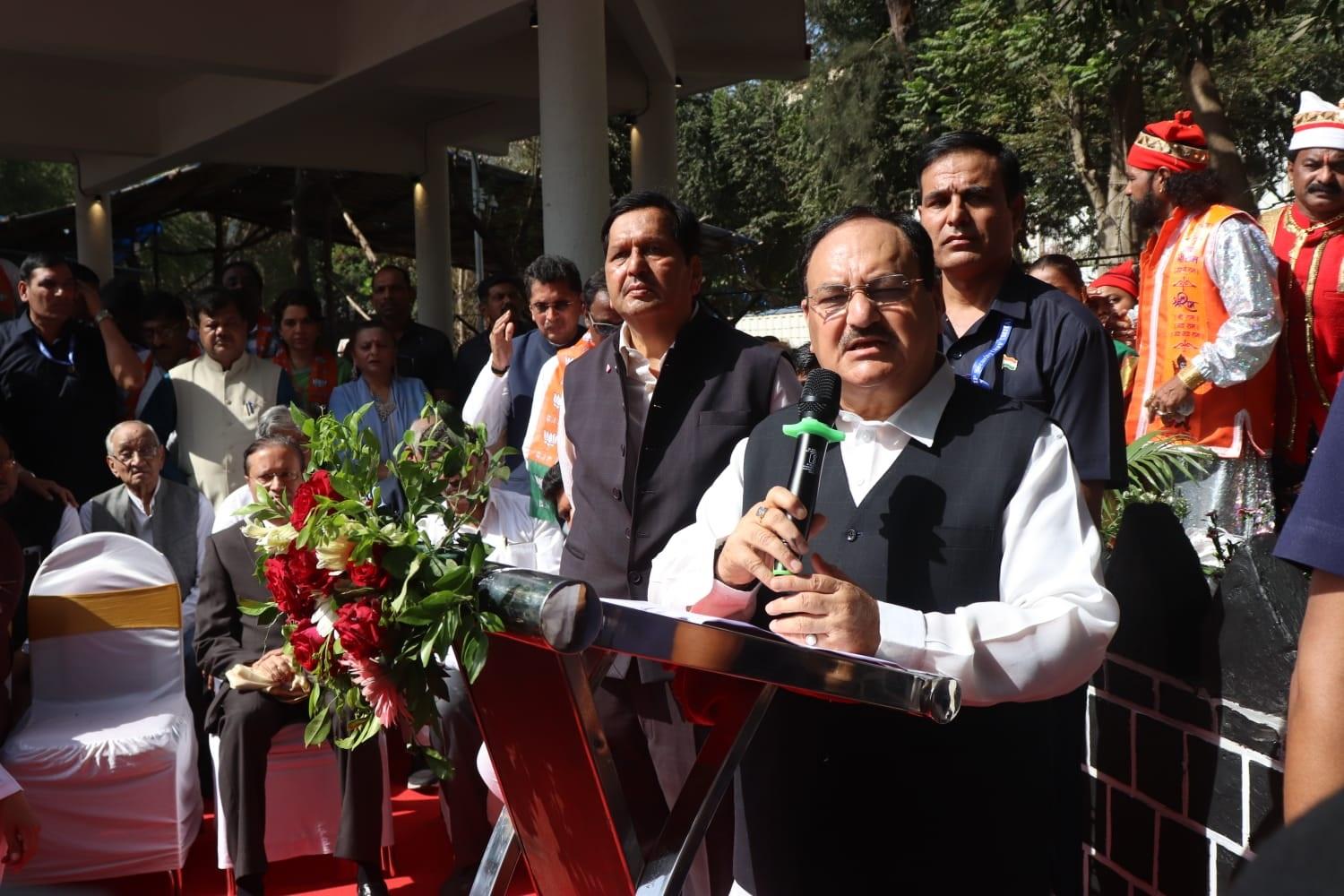 नड्डा ने साल 2014 में शुरू हुए मोदी प्रशासन का जिक्र करते हुए बताया कि `पिछले दस वर्षों में पहली बार मतदाताओं ने केवल विकास देखा है, पिछली सरकारों की तरह भ्रष्टाचार नहीं.` 