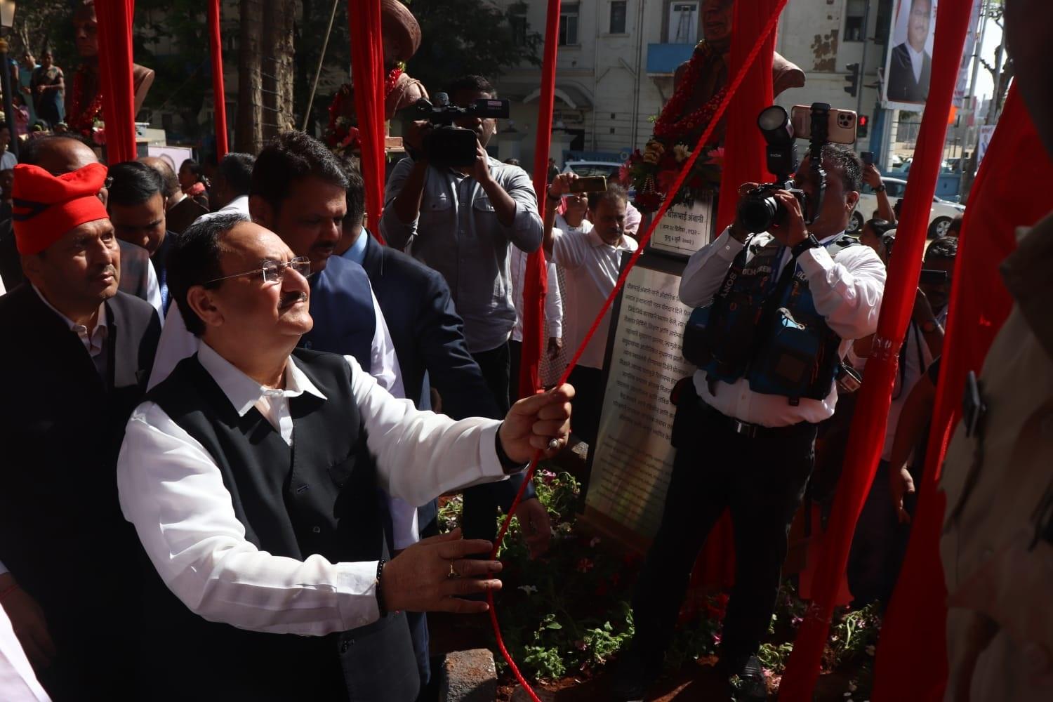 इस दौरान उन्होंने भाजपा नेताओं को बड़े पैमाने पर सोशल मीडिया का उपयोग करने और जनहित के मुद्दों पर प्रमुख हस्तियों का समर्थन लेने की सलाह दी.