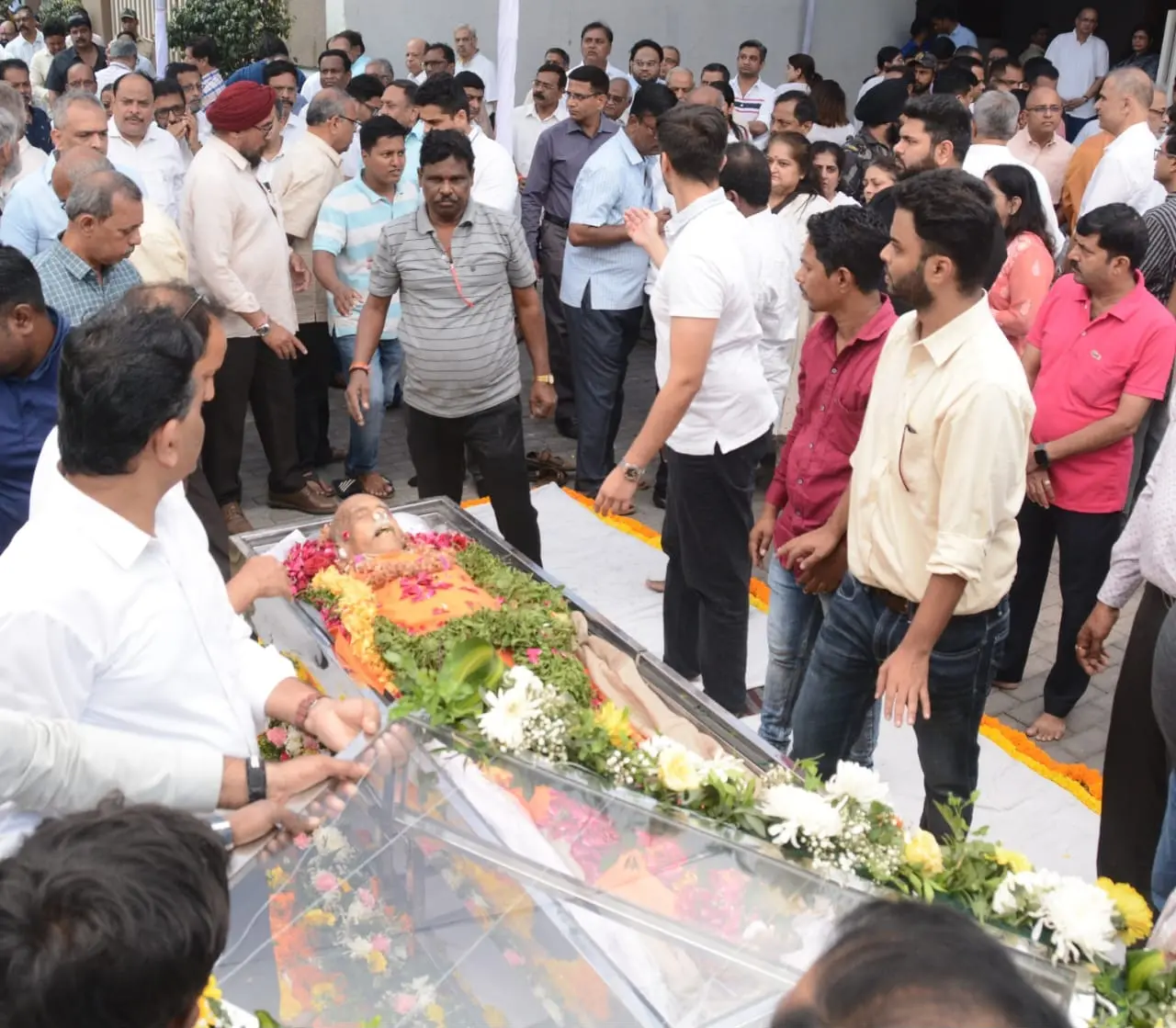 पूर्व लोकसभा अध्यक्ष मनोहर जोशी को 21 फरवरी को दिल का दौरा पड़ने के बाद पीडी हिंदुजा अस्पताल में भर्ती कराया गया था, लेकिन इसी दौरान उनका निधन हुआ.