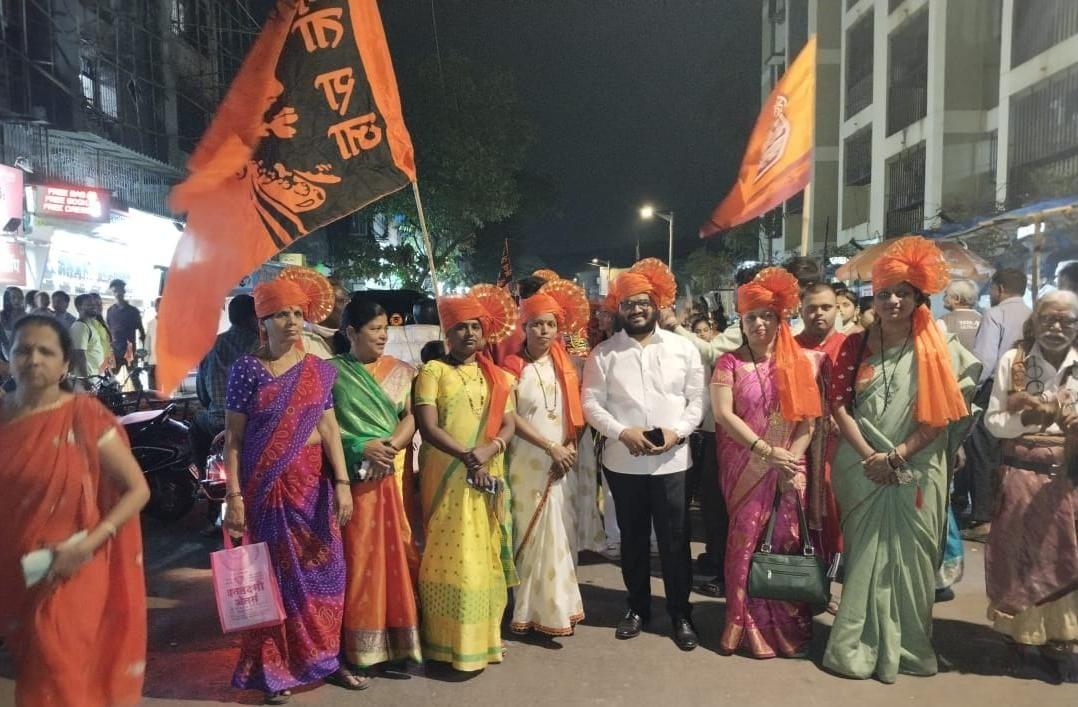 मुंबई के कांदिवली म्हाडा में आयोजित इस रैली में युवाओं से लेकर बुजुर्गों तक सभी ने बढ़-चढ़कर हिस्सा लिया. 