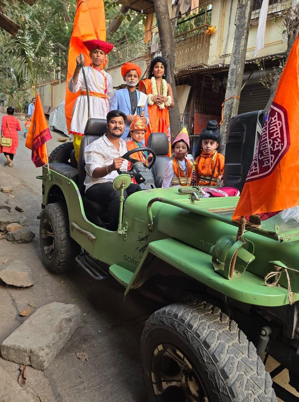 कवि विष्णु वामन शिरवाडकर ‘कुसुमाग्रज’ को महान कवि, बेमिसाल नाटककार, उपन्यासकार, लघु कथाकार के तौर पर भी जाना जाता है.उनका जन्म 27 फरवरी 1912 को महाराष्ट्र के नाशिक में हुआ था.