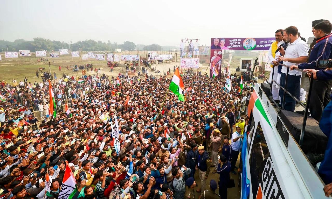 `भारत जोड़ो न्याय यात्रा` के दौरान राहुल ने बीड़ी बनाने वाले मजदूरों से मुलाकात कर उनकी परेशानियां जानने की कोशिश की. इसके पहले बुधवार को भारत जोड़ो न्याय यात्रा पश्चिम बंगाल के मालदा पहुंची थी.