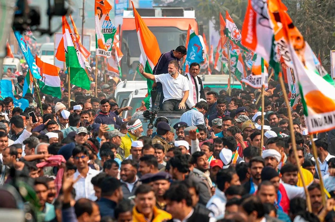 राहुल गांधी ने कहा कि अब तक पश्चिम बंगाल के छह जिलों में 523 किलोमीटर की दूरी तय करते हुए यात्रा दार्जिलिंग, जलपाईगुड़ी, अलीपुरद्वार और उत्तर दिनाजपुर से होकर गुजरी है, जबकि मालदा और मुर्शिदाबाद दूसरे चरण में हैं.