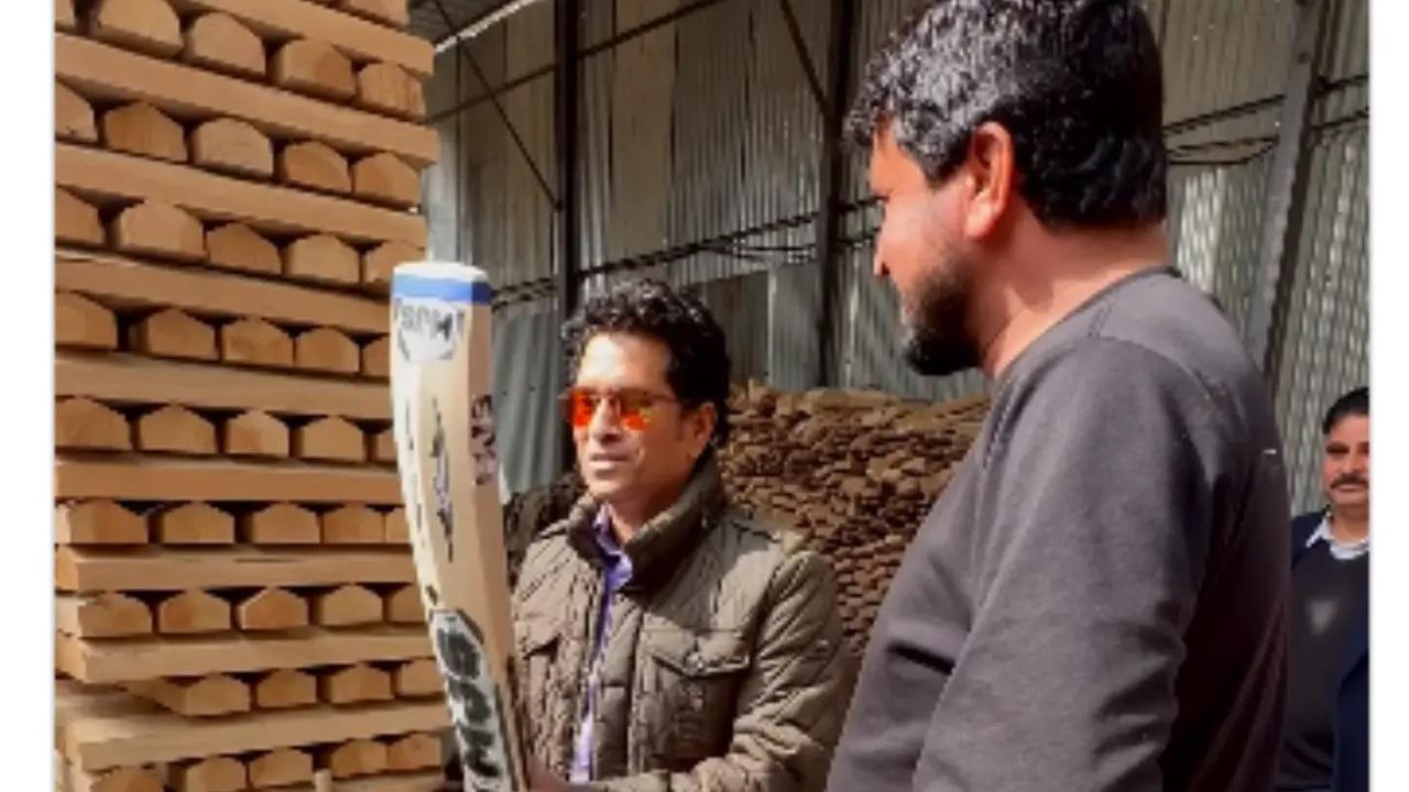 क्रिकेट विशेषज्ञ ने यह भी बताया कि उनके पसंदीदा बल्ले में 5-6 ग्रेन्स होते हैं और आजकल लोग 11-12 दानों वाले बल्ले का इस्तेमाल करते हैं. क्रिकेट के बल्ले में खड़ी रेखाओं की संख्या उस विशिष्ट विलो के उत्पादन में उपयोग किए गए पेड़ की आयु मानी जाती है.