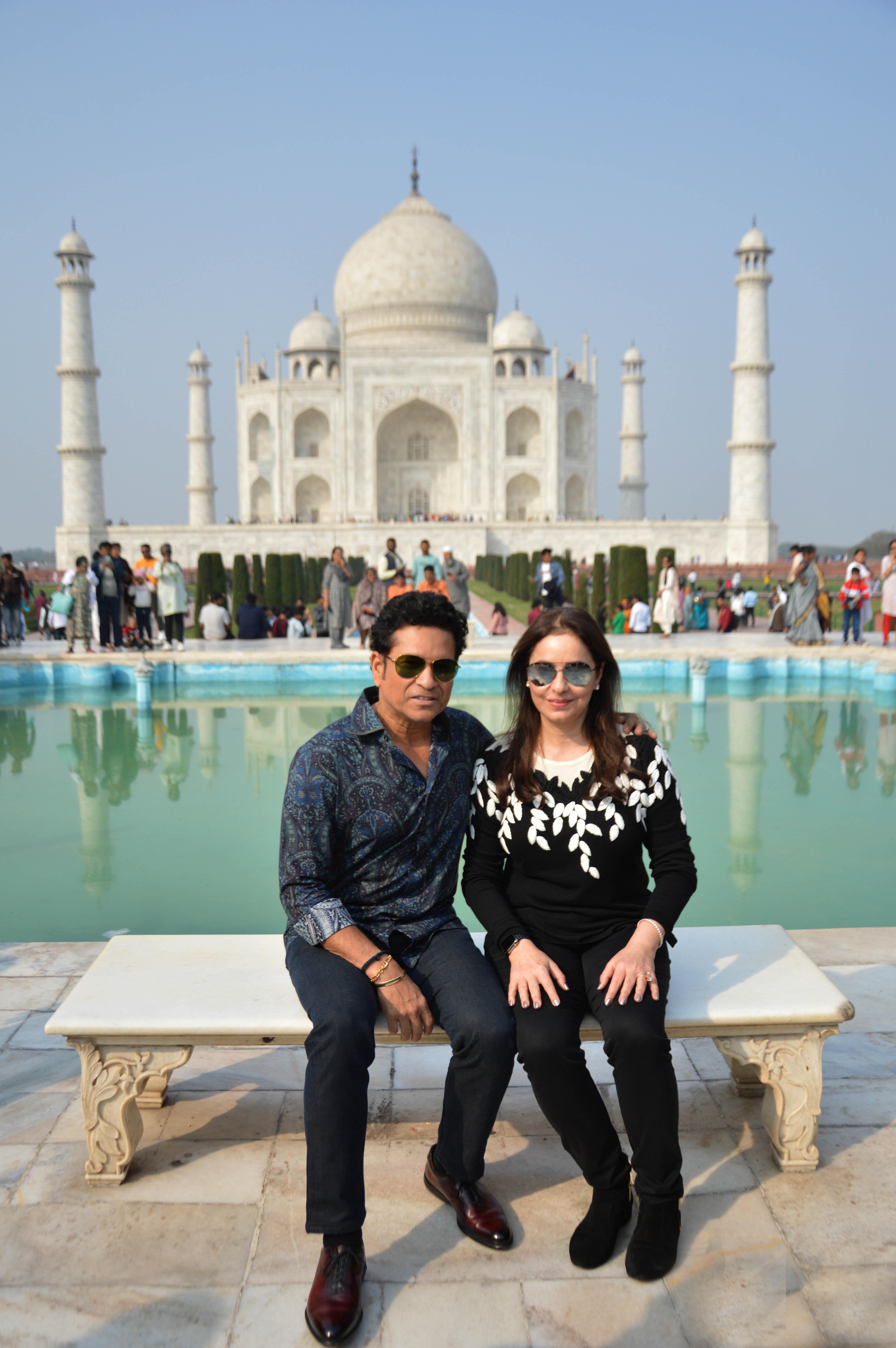 आप देख सकते है कि सचिन तेंदुलकर ने इस दौरान अपनी पत्नी संग फोटोशूट भी कराया.