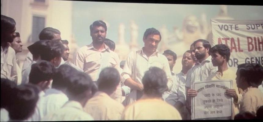 ‘मैं अटल हूं’ फिल्म को लेकर शिखर ने बताया कि लखनऊ में अपने भाई के कहने से फिल्म का ऑडिशन दिया. ऑडिशन में वह सिलेक्ट हो गए. इसमें उन्होंने अटल बिहारी वाजपेयी के दोस्त सुधीर महतो का किरदार भी निभाया है, जो कि पिछड़ी जाति से है. सुधीर महतो अटल बिहारी वाजपेयी के लॉ कॉलेज के दिनों के दोस्त थे. उन दिनों को दिखाने वाले सीन में शिखर मिश्रा ने पंकज त्रिपाठी के साथ भी कुछ शूट लखनऊ में ही किए.
