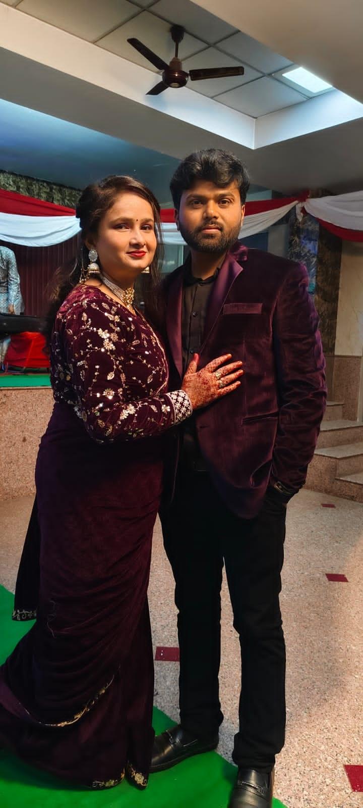 फरीदाबाद में रह रही श्रद्धा ने भी अपने पति गौरव जैन के लिए वैलेंटाइन डे पर मैसेज शेयर किया. उन्होंने कहा हर दिन हम एक दूसरे की जिंदगी से जुड़े अपडेट जानते हैं. अपनी फीलिंग्स शेयर की है. उन्होंने कहा कि उनके पति के होने से ही सारी खुशियां है. मुझे साथ लेकर चलने और बिना कहे सब समझने के लिए थैंक यू.