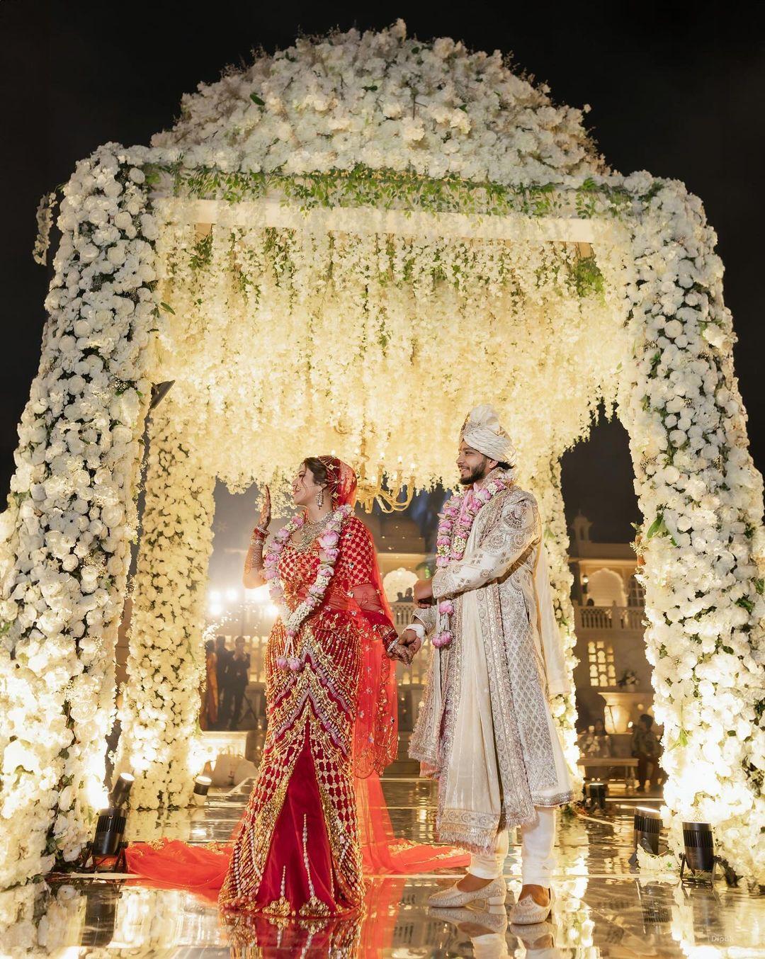 शादी की खूबसूरत तस्वीरें शेयर करने से पहले सोनारिका ने वेडिंग वीडियो पोस्ट किया था, जोकि उनके फैंस ने काफी पसंद भी किया था. जिसमें वे दोनों बहुत खुश लग रहे हैं.