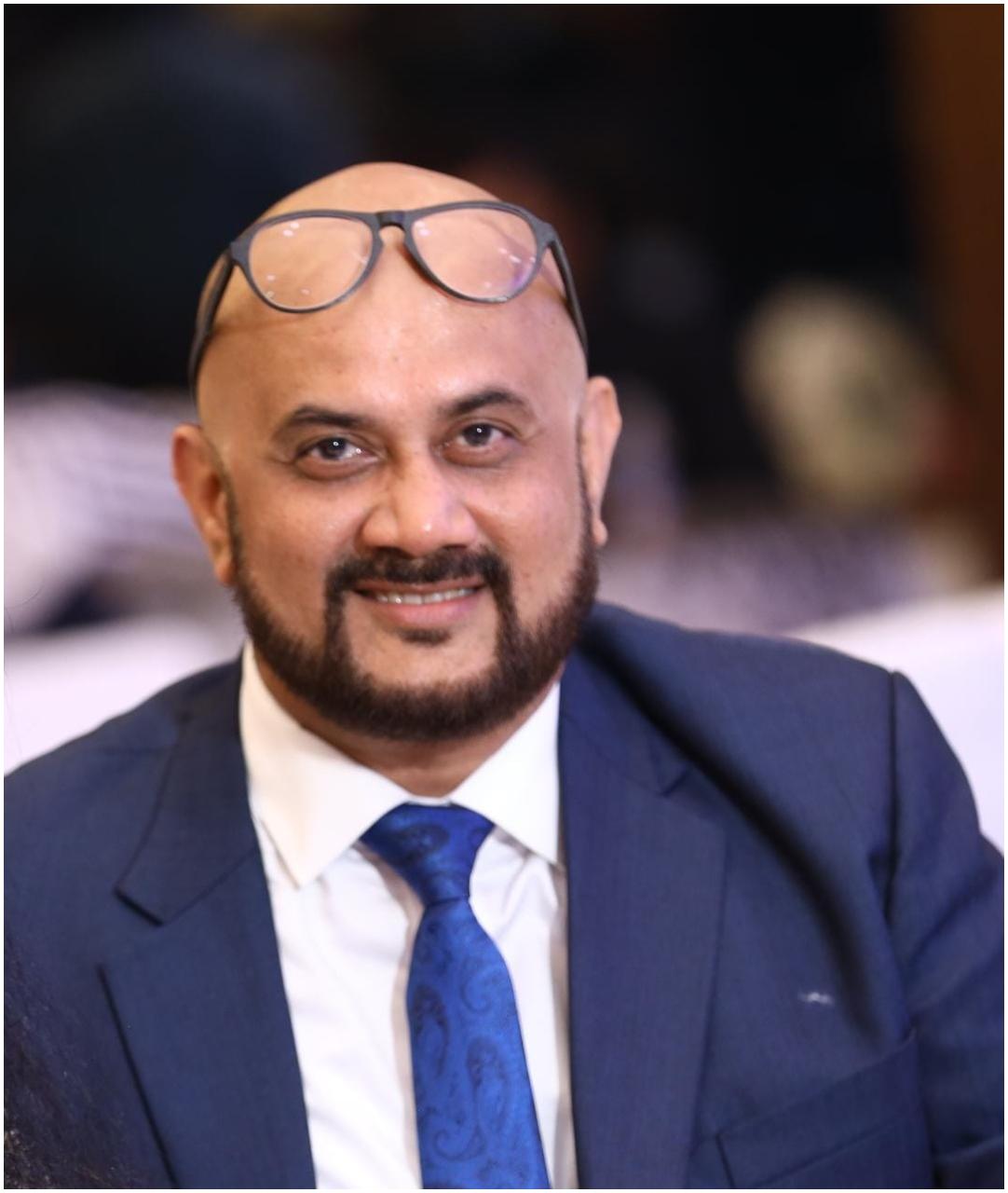 ऑल इंडिया इलेक्ट्रॉनिक्स एसोसिएशन (एआईईए) के अध्यक्ष मितेश मोदी ने कहा, “हम सेमीकंडक्टर और डिस्प्ले के विकास के लिए संशोधित कार्यक्रम के लिए 3000 करोड़ रुपये (23-24) से 6903 करोड़ रुपये (24-25) तक धनराशि आवंटित करने के सरकार के कदम का स्वागत करते हैं. यह निश्चित रूप से नए खिलाड़ियों को आकर्षित करने और भारत में सेमीकंडक्टर विनिर्माण में तेजी लाने में मदद करेगा. जिससे निकट भविष्य में स्थानीय इलेक्ट्रॉनिक हार्डवेयर विनिर्माण को काफी फायदा होगा. सौर ऊर्जा ग्रिड के लिए 4970 करोड़ रुपये से 8500 करोड़ रुपये तक की धनराशि के अनंतिम आवंटन से सौर ऊर्जा के उपयोग को बढ़ावा मिलेगा.”

