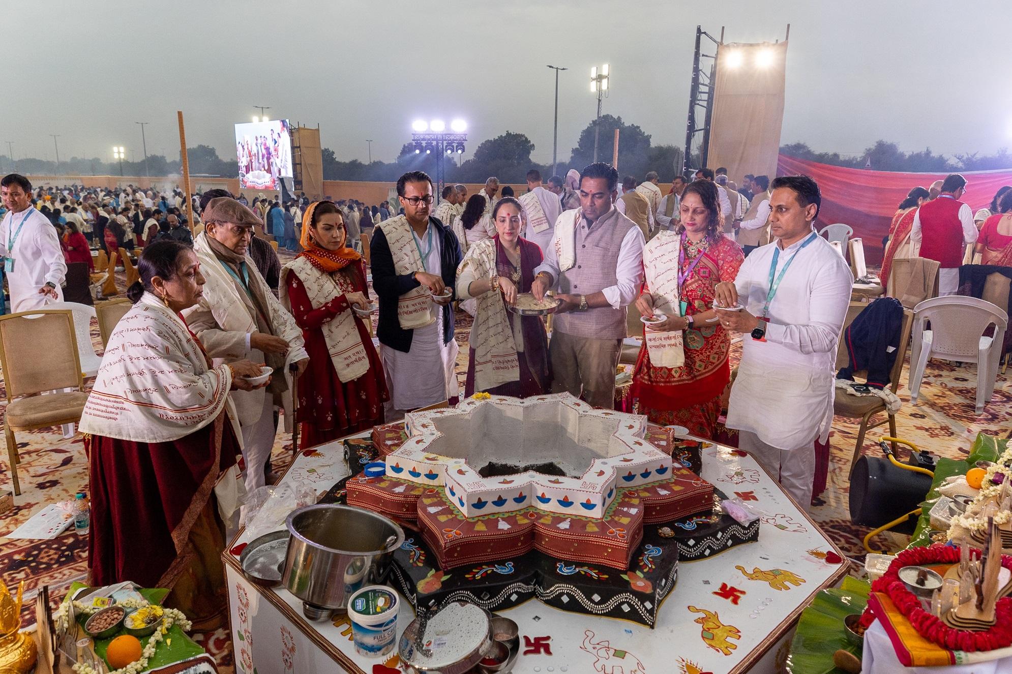 यह कार्यक्रम अबू धाबी में बीएपीएस हिंदू मंदिर के ऐतिहासिक उद्घाटन के उपलक्ष्य में आयोजित सांस्कृतिक विविधता और आध्यात्मिक एकता के उत्सव `हारमनी फेस्टिवल` का हिस्सा बना.
