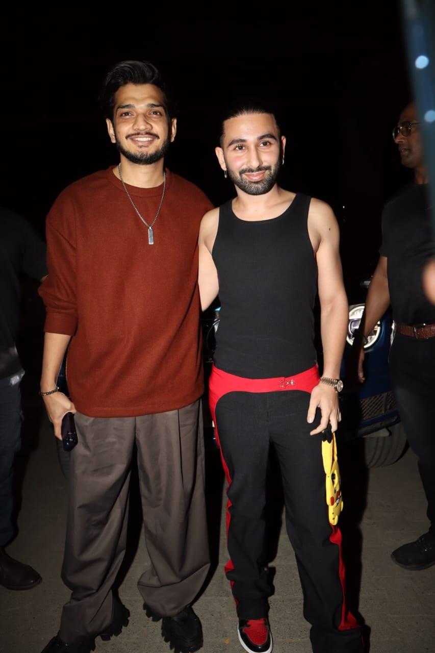 ओरी ने अपनी उपस्थिति से बिग बॉस 17 के पुनर्मिलन की शोभा बढ़ाई. सोशलाइट ने उस दिन के लिए वाइल्डकार्ड एंट्री के रूप में शो में प्रवेश किया था