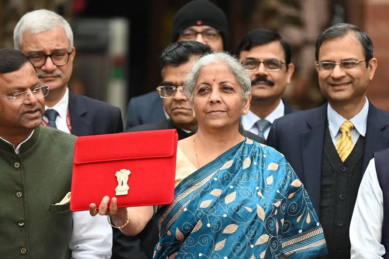 अपने संबोधन में, राष्ट्रपति ने कहा कि 2023 देश के लिए एक ऐतिहासिक वर्ष था और अन्य कदमों के अलावा, देश ने सबसे तेजी से बढ़ती प्रमुख अर्थव्यवस्था बनने की गति बरकरार रखी.