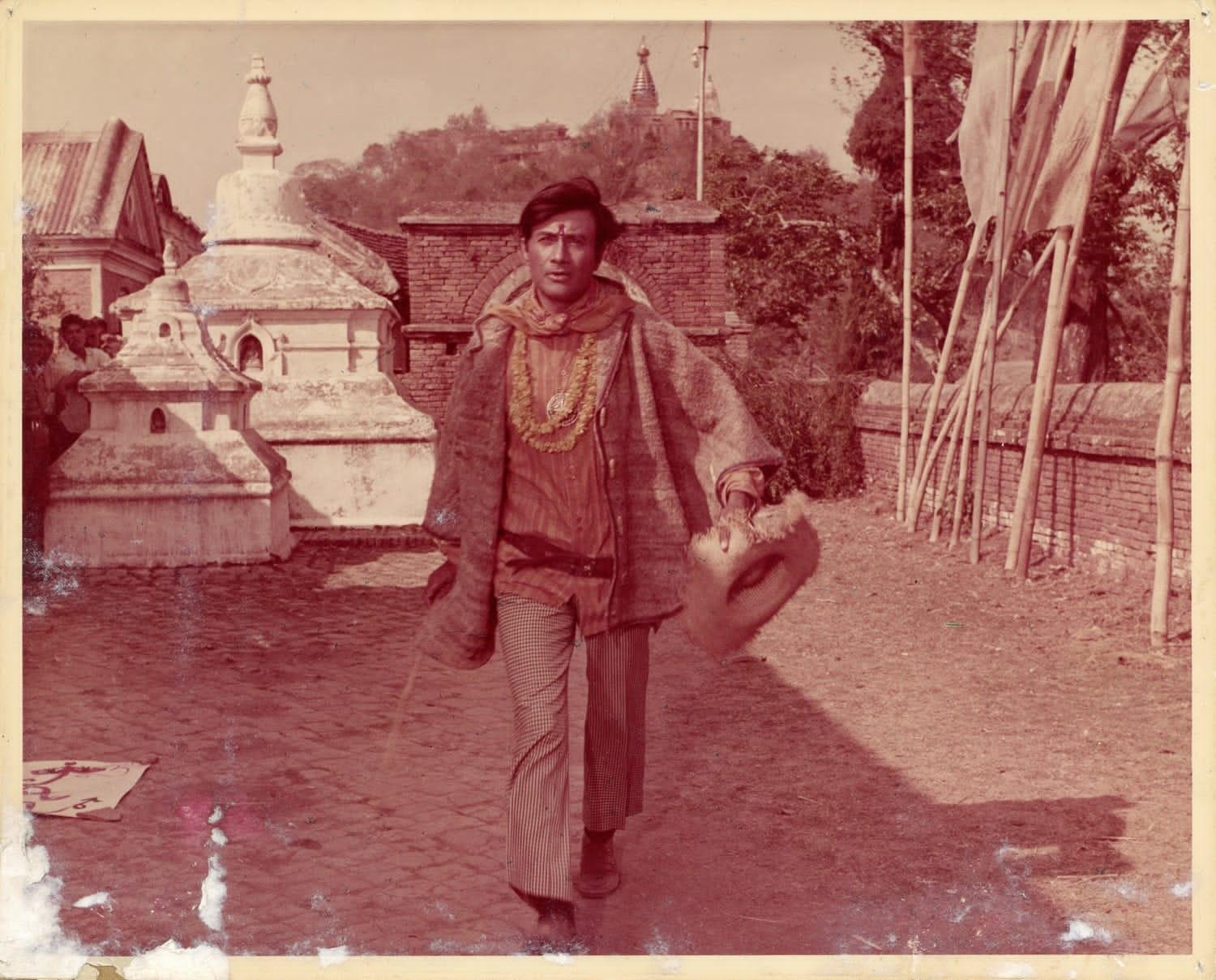इसमें उनकी कम चर्चित फिल्मों जैसे आराम, मिलाप, माया, मंजिल, कहीं और चल, बारिश, बात एक रात की, सरहद, किनारे किनारे आदि के गीत पुस्तिकाएं शामिल हैं.