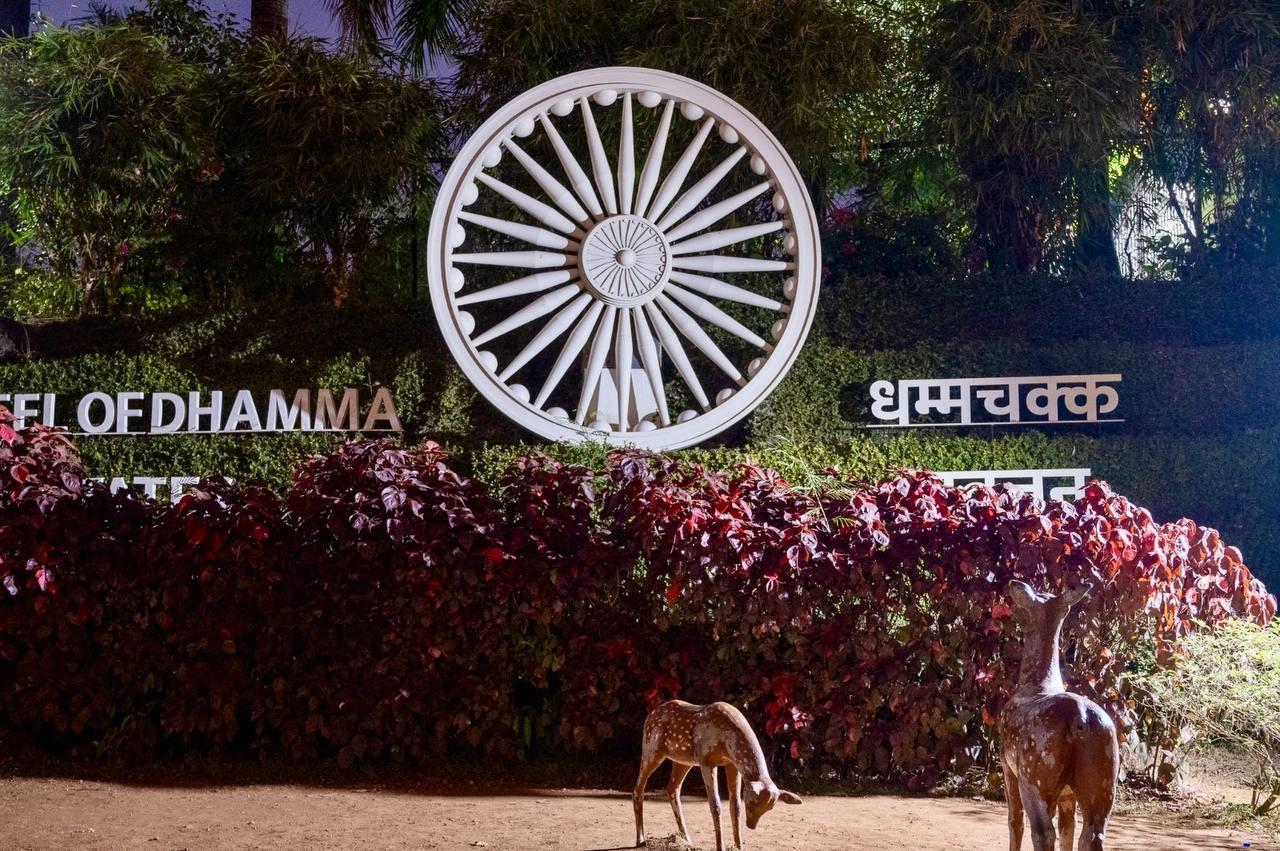 आपको बता दें, `ग्लोबल विपश्यना पगोडा` में विभिन्न देशों से आए लोग विशेष ध्यान प्रशिक्षण के लिए आते हैं और यहां बौद्ध विचारधारा के अनुसार मेडिटेशन का अभ्यास करते हैं.