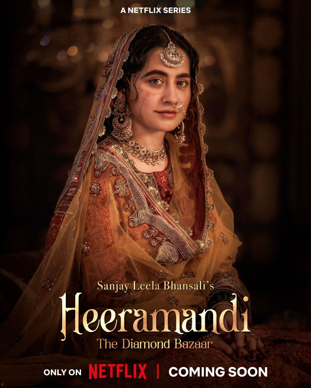 हीरामंडी मल्लिकाजान और फरीदन के बीच के टक्कर की उलझन को दर्शाता है, एक ऐसा क्षेत्र जहां वैश्याएं रानियों के रूप में राज करती हैं. इस टक्कर के बीच, कहानी मल्लिकाजान की सबसे छोटी बेटी आलम के इर्द-गिर्द घूमती है, जो भविष्य की आखिरी उम्मीद बन जाती है. 