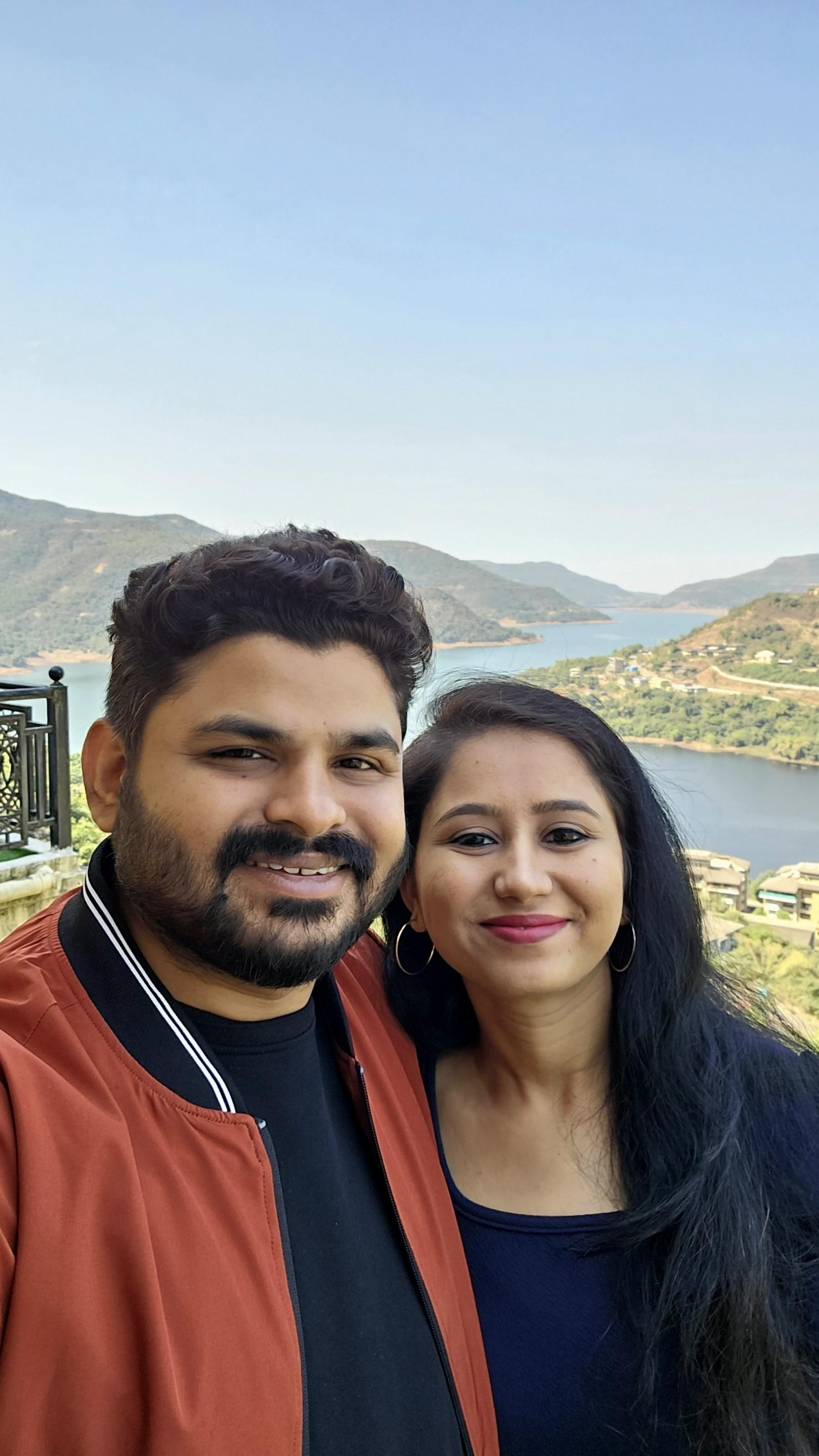 मुंबई में ही रह रही पायल ने भी अपने पार्टनर कार्तिक के लिए वैलेंटाइन डे पर खास मैसेज दिया. पायल ने बताया कि काम के सिलसिले में वह मुंबई में रहती हैं. उनके पार्टनर पुणे में रहते हैं. पायल ने कभी नहीं सोचा था कि इतना अच्छा और चीजों को समझने वाला पार्टनर उनको मिलेगा. दूर रहकर भी हर तरह से कार्तिक उनकी जरूरतों का ध्यान रखते हैं. वो हमेशा उनके मूड स्विंग्स को भी समझ जाते हैं. पायल ने कहा कि इस वैलेंटाइन हम साथ नहीं हैं लेकिन मेरी कोशिश है कि हम आने वाला हर एक वैलेंटाइन डे साथ में मनाएं.