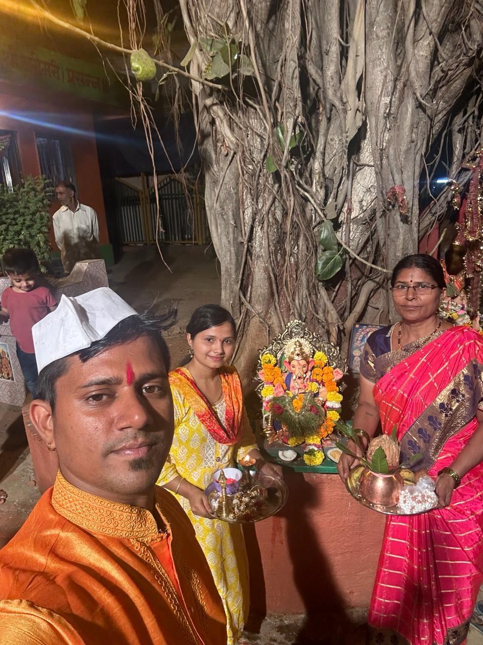बोबडे परिवार ने बेहद सादगी से और महाराष्ट्रीयन रीति रिवाज के साथ बप्पा को `पुढच्या वर्षी लवकर या` इस उद्देश्य के साथ अलविदा कहा.