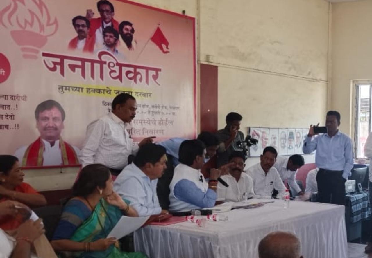 शाखाप्रमुख मंगेश चव्हाण ने इस दौरान नायगांव स्टेशन के ओर जाने वाले पुल की दुर्दशा के बारे में बात करते हुए बताया कि `खाड़ी पर बना हुआ इस पुल का काम काफी समय से अधूरा पड़ा हुआ हैं. इस कारण नायगांव रहवासियों को काफी परेशनियों का सामना करना पड़ रहा हैं. यह पुल इस तरह से बनाया गया है वह कब गिरजाए कह नहीं सकते.`