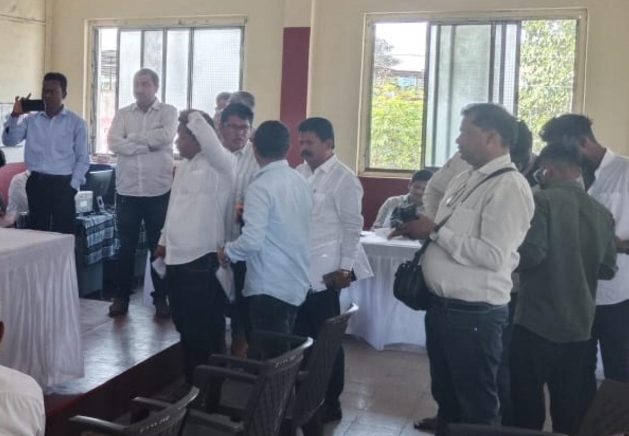 पालघर में हुए इस जनता दरबार में  शिवसेना (यूबीटी) परेरा नगर के उप शहर प्रमुख सुरेश भोगले और उप विभाग प्रमुख समाधान निकम भी शामिल हुए थे. 