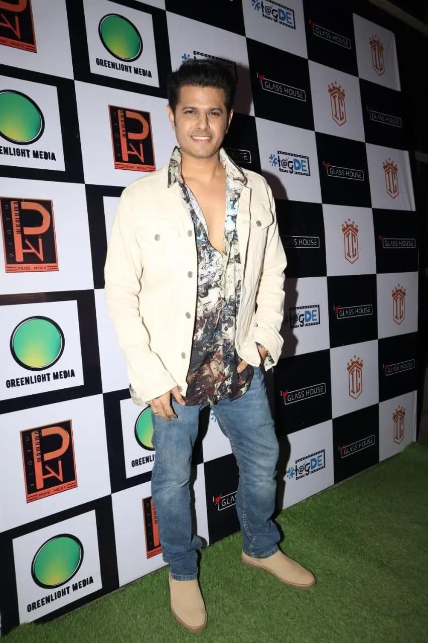 नील भट्ट बिग बॉस 17 के रीयूनियन में बेहद आकर्षक लुक में पहुंचे. एक्टर ने अपनी पत्नी ऐश्वर्या भट्ट के साथ घर में प्रवेश किया था.