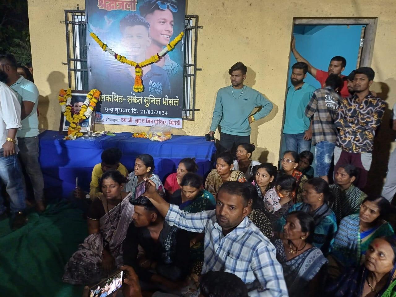 इस दौरान एसीपी सांगले, आरआईपीए के भिवंडी जिला अध्यक्ष महेंद्र गायकवाड, आरईपी के राष्ट्रीय सचिव सुरेश बार्शिंग, ठाणे ग्रामीण जिला अध्यक्ष संजय गायकवाड, सुमित वाजाले, चन्द्रशेखर कांबले, संगीता गायकवाड समेत कई रैप के पदाधिकारी मौजूद थे.