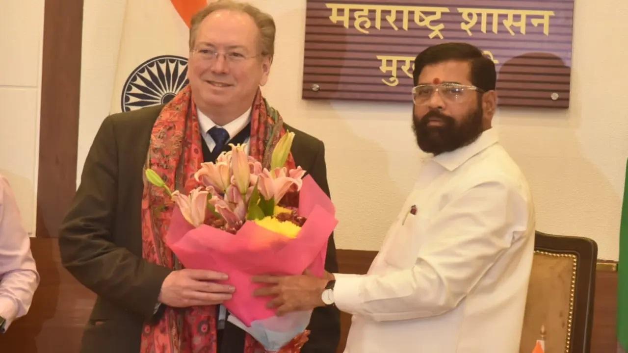 लंदन के लॉर्ड मेयर माइकल मेनेली ने ब्रिटेन की राजधानी में एक कृत्रिम बुद्धिमत्ता (एआई) केंद्र का नाम मराठा राजा छत्रपति शिवाजी महाराज के नाम पर रखने का प्रस्ताव दिया है.