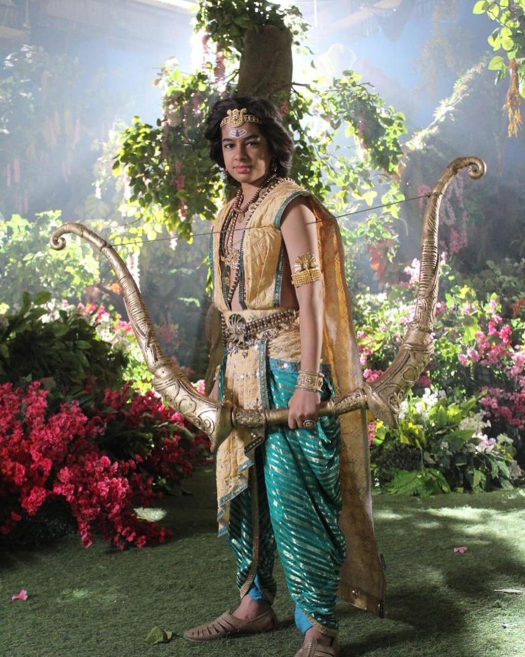 डांस की ट्रेनिंग को लेकर स्वर्णिम ने कहा कि, “मैंने प्रशिक्षण लिया था, लेकिन वह केवल चार महीने के लिए था. मुझे लगता है कि नृत्य मुझमें अंतर्निहित है और शुरुआत से ही, नृत्य मेरे अंदर बहुत स्वाभाविक रूप से आया है. मुझे डांस करना पसंद है और इसलिए मैं खुद कोरियोग्राफी भी करता हूं. कभी-कभी, मैं अपने भाई से मदद लेता हूं, जो एक शानदार डांसर भी है.``
