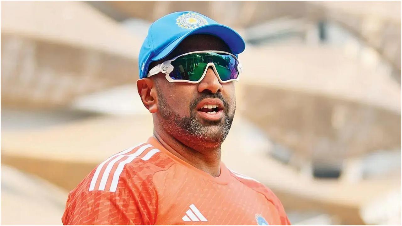 95 टेस्ट मैचों में रविचंद्रन अश्विन ने खेल के सबसे लंबे प्रारूप में अपने नाम 492 विकेट दर्ज किए हैं. अनिल कुंबले 500 टेस्ट विकेट तक पहुंचने की उपलब्धि हासिल करने वाले एकमात्र भारतीय गेंदबाज हैं. अगर अश्विन बाकी आठ विकेट लेने में कामयाब हो जाते हैं तो वह यह उपलब्धि हासिल करने वाले दूसरे भारतीय होंगे. 